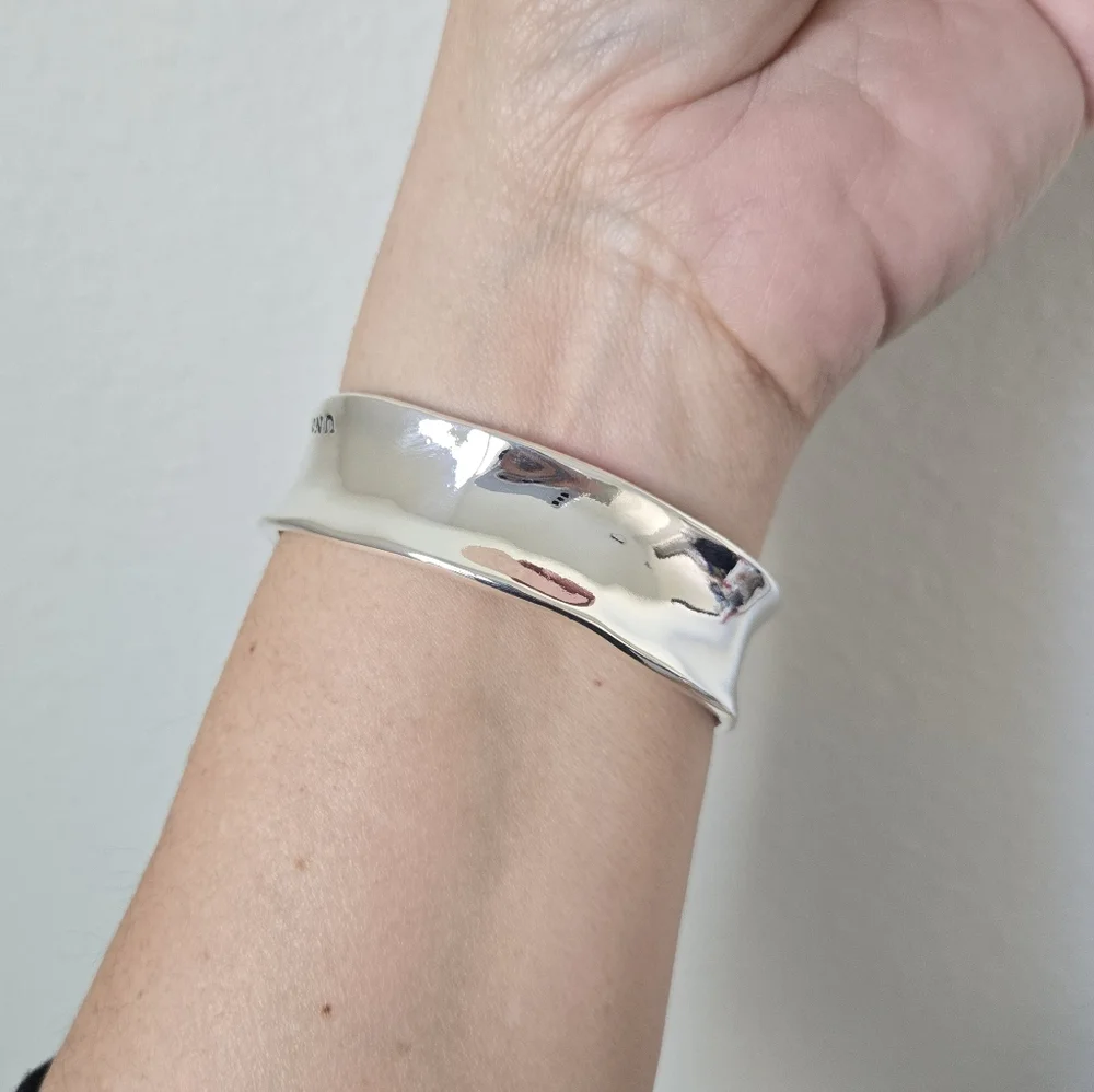 Uno De 50 • Silver Cuff Bracelet with Pearl Accents